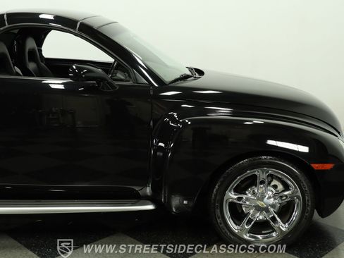 Used 2005 Chevrolet SSR w/ Preferred Equipment Group image 29