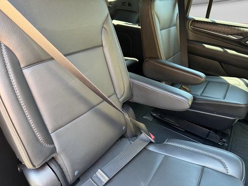 Used 2023 GMC Yukon XL Denali AWD/4WD image 17