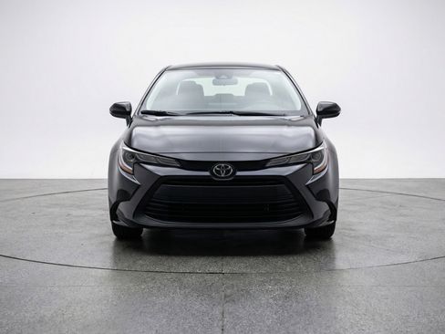 Used 2025 Toyota Corolla LE FWD image 2