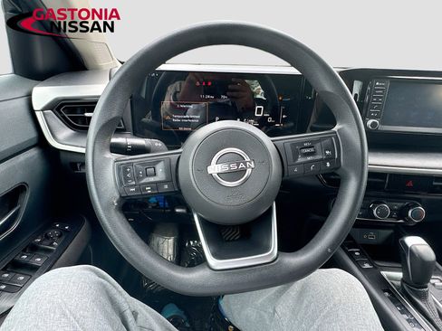 Used 2025 Nissan Kicks S FWD image 13