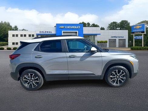 Used 2023 Chevrolet TrailBlazer ACTIV w/ Sun and Liftgate Package image 3