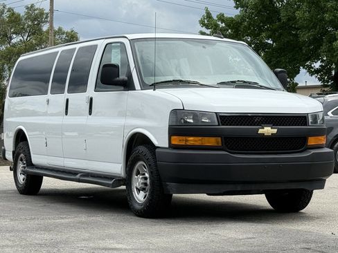 Used 2022 Chevrolet Express 3500 LS image 7
