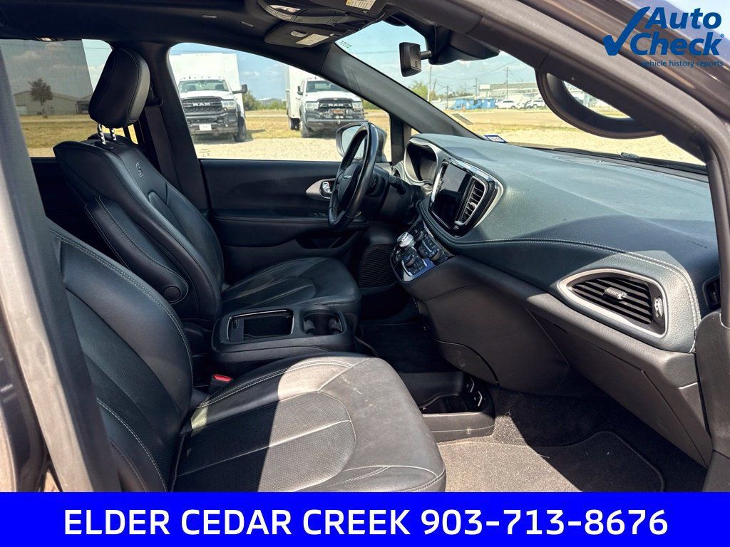 Used 2021 Chrysler Pacifica Touring-L w/ Uconnect Theater Family Group AWD/4WD image 21