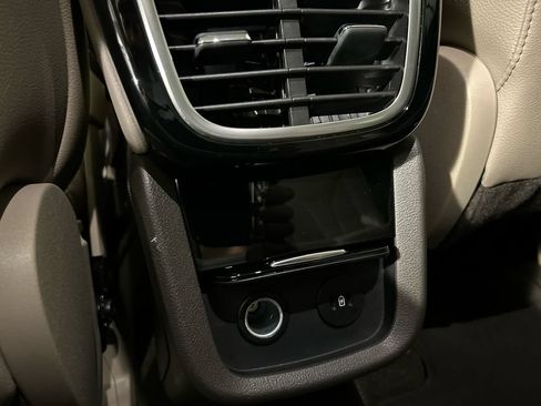 Used 2023 Lincoln Nautilus AWD w/ Premium Package image 28