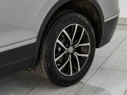 Used 2021 Volkswagen Tiguan SE FWD image 57