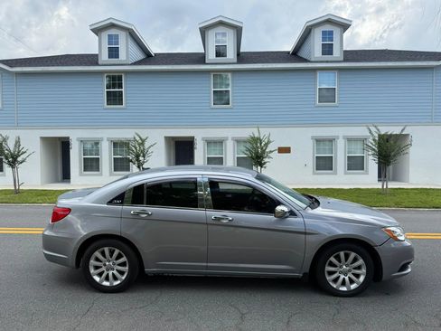 Used 2013 Chrysler 200 Touring FWD image 5