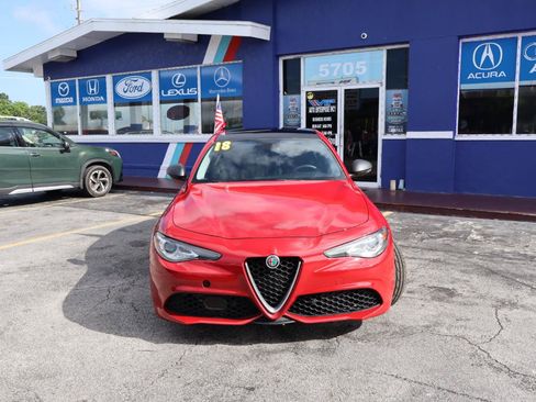 Used 2018 Alfa Romeo Giulia Ti Sport w/ Quick Order Package 22S Sport AWD/4WD image 7