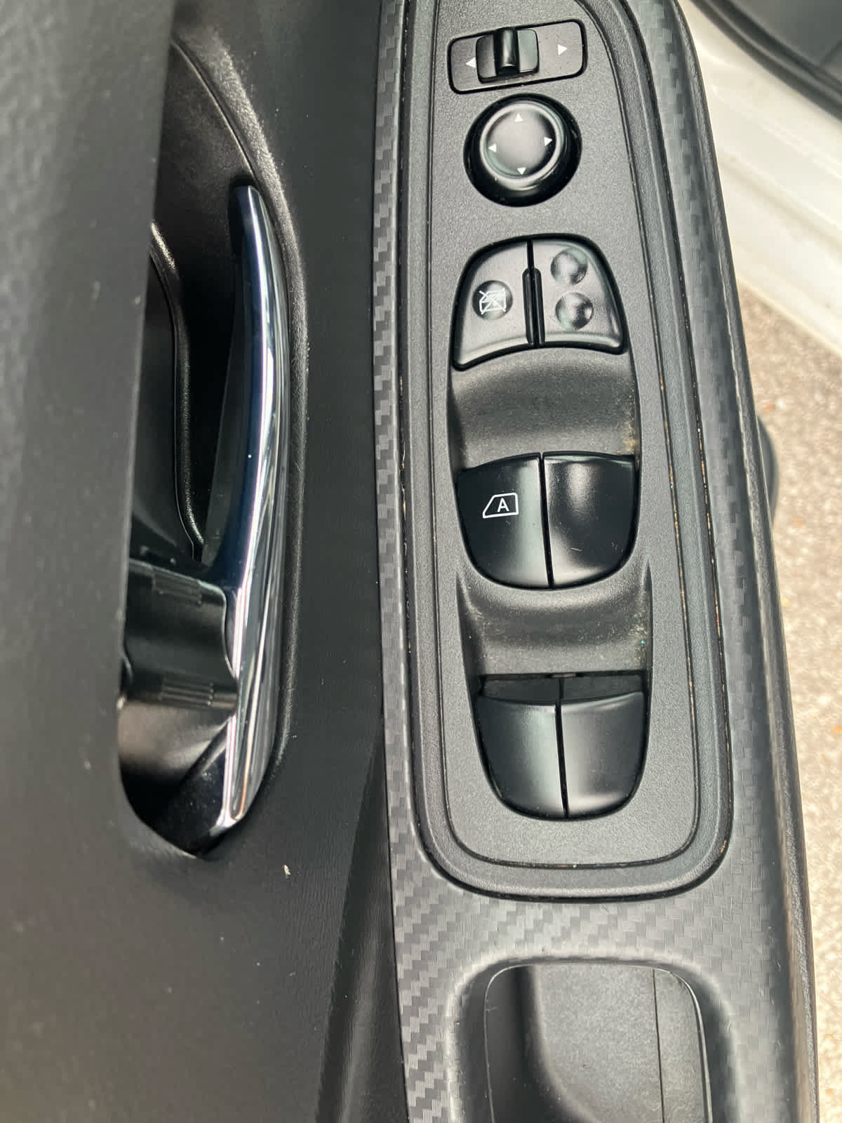 Used 2020 Nissan Versa SV FWD image 11