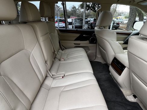 Used 2020 Lexus LX 570 4WD w/ Luxury Package image 41