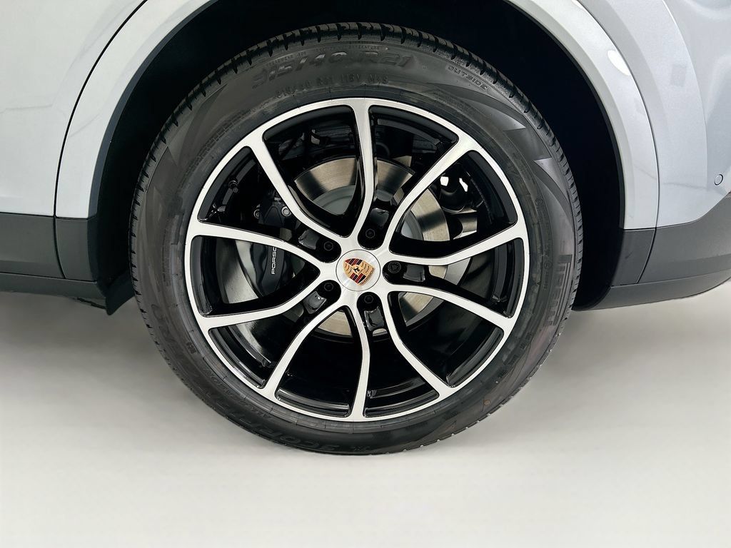 Used 2026 Porsche Cayenne AWD/4WD image 31