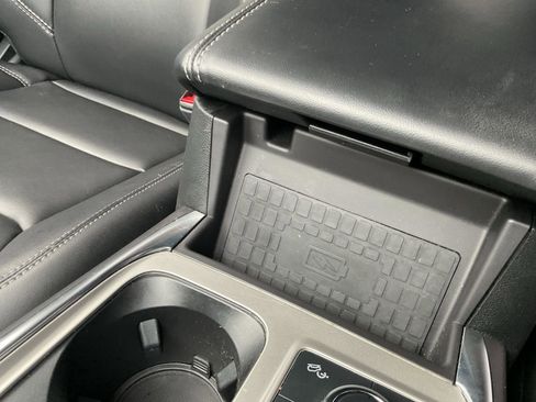 Used 2023 Ford Explorer XLT w/ Equipment Group 202A image 17