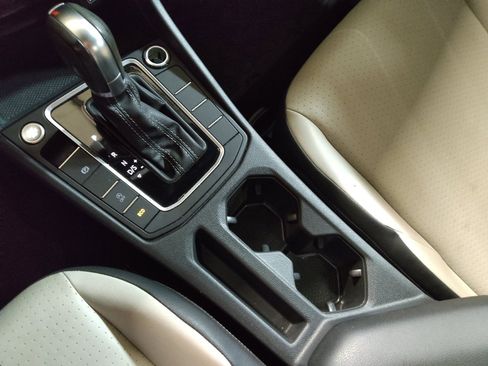 Used 2019 Volkswagen Jetta SE FWD image 26