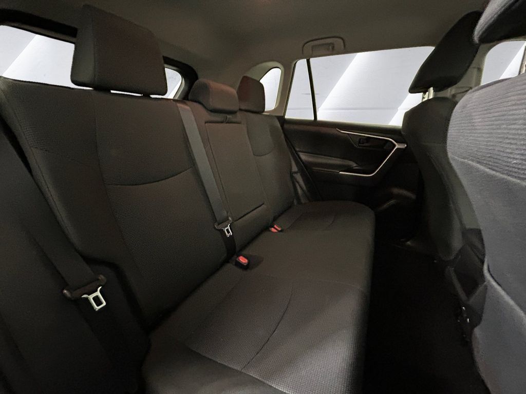 Used 2021 Toyota RAV4 LE FWD image 16
