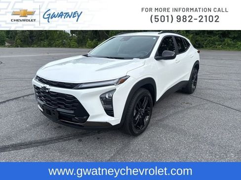 Used 2025 Chevrolet Trax ACTIV w/ Driver Confidence Package FWD image 1