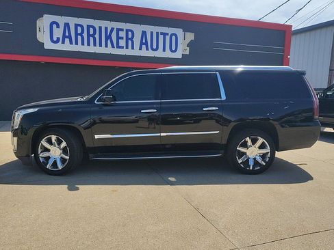 Used 2017 Cadillac Escalade ESV Luxury AWD/4WD image 6
