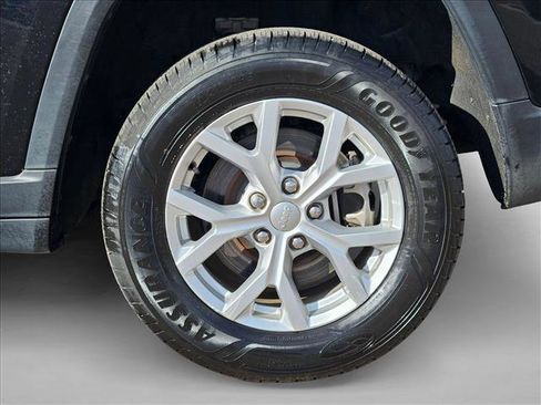 Used 2023 Jeep Grand Cherokee L Limited image 23