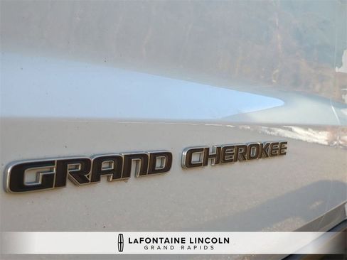 Used 2019 Jeep Grand Cherokee Limited image 9