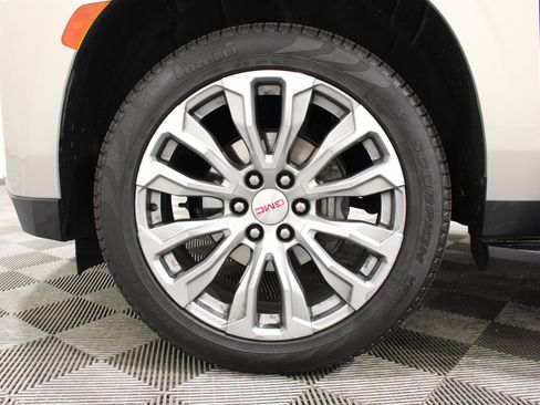 Used 2023 GMC Yukon XL Denali RWD image 38