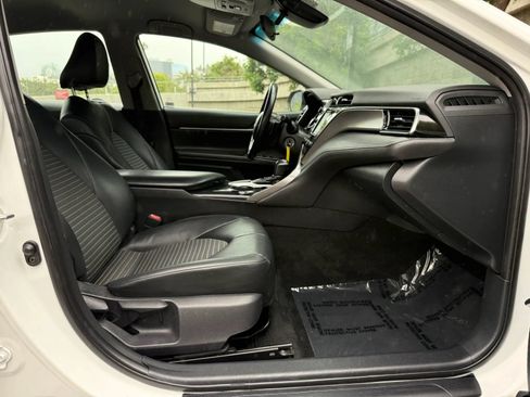 Used 2019 Toyota Camry SE w/ Carpet Mat Package FWD image 41