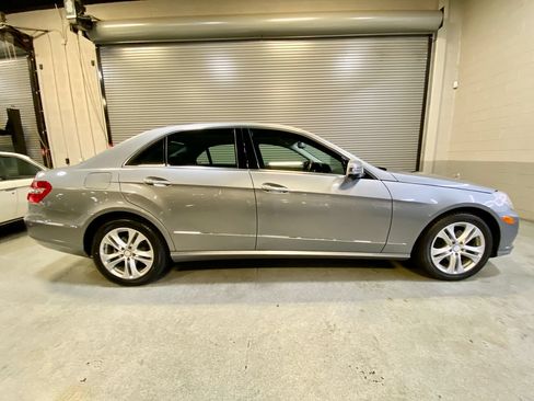 Used 2010 Mercedes-Benz E 350 4MATIC Sedan image 5