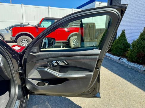 Used 2020 BMW 330i xDrive Sedan w/ Executive Package image 25