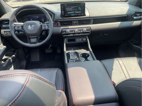 Used 2025 Honda Pilot Black Edition image 11