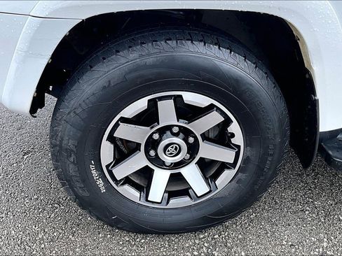 Used 2020 Toyota 4Runner TRD Off-Road Premium AWD/4WD image 11