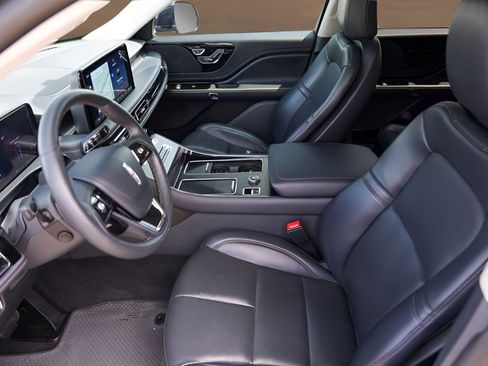Used 2025 Lincoln Aviator 2WD image 8