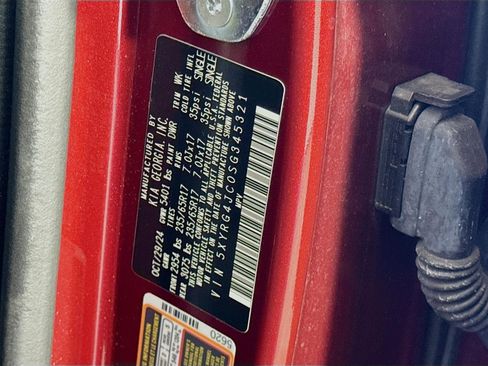 Certified 2025 Kia Sorento LX image 28