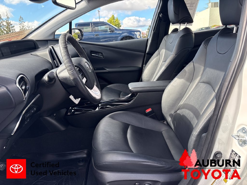 Certified 2017 Toyota Prius Prime Advanced w/ Carpet Mat Package FWD image 12