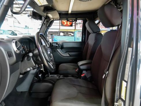 Used 2017 Jeep Wrangler Unlimited Sport AWD/4WD image 6