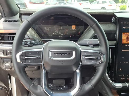 Used 2025 GMC Yukon Denali AWD/4WD image 8