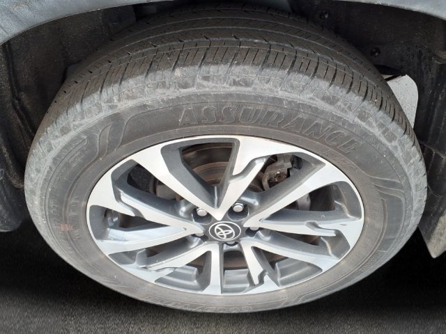 Used 2023 Toyota Corolla Cross XLE w/ Convenience Package AWD/4WD image 20