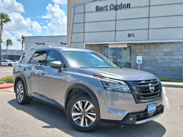Used 2023 Nissan Pathfinder SL w/ Black Appearance Package FWD image 1