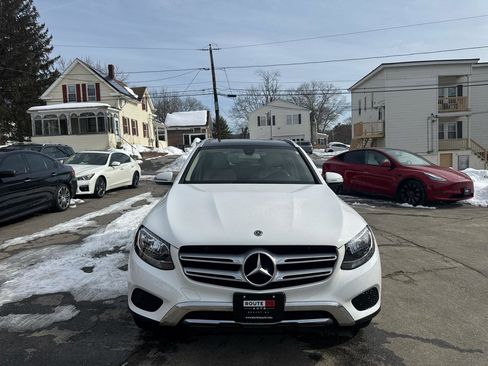 Used 2019 Mercedes-Benz GLC 300 4MATIC image 3