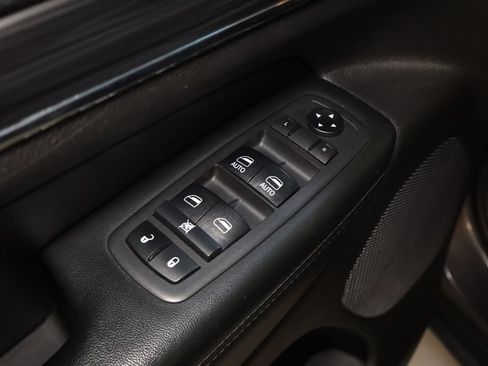 Used 2019 Jeep Grand Cherokee Limited AWD/4WD image 10