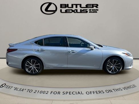 Certified 2022 Lexus ES 300h w/ Premium Package image 4