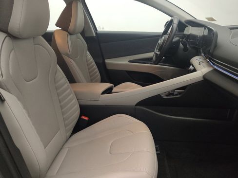 Used 2025 Hyundai Elantra Limited FWD image 21