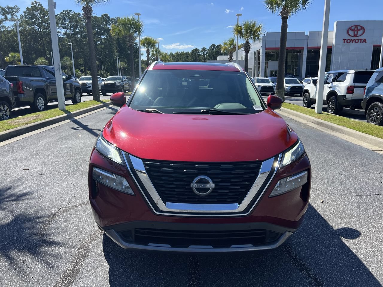 Used 2023 Nissan Rogue SL w/ SL Premium Package FWD image 3