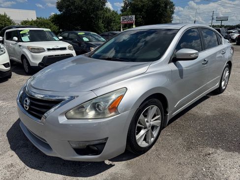 Used 2015 Nissan Altima 2.5 SL w/ Technology Package FWD image 2
