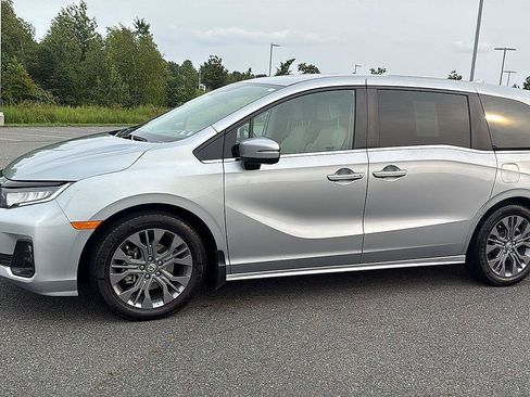 Used 2025 Honda Odyssey Touring image 12