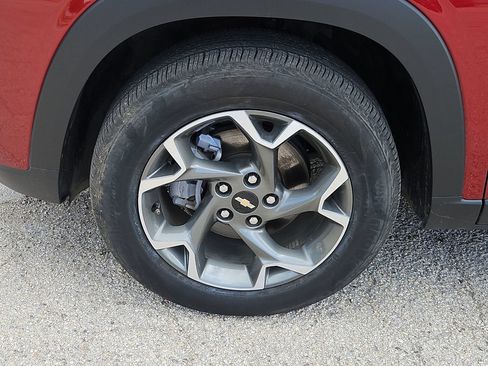Used 2025 Chevrolet Trax LT FWD image 14
