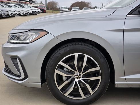 Used 2025 Volkswagen Jetta SE image 5