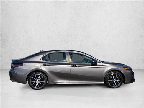 Used 2023 Toyota Camry SE image 4