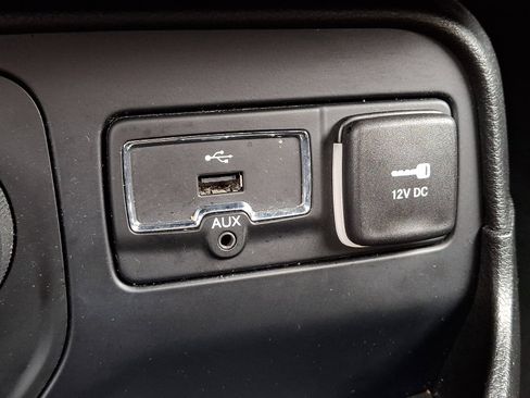 Certified 2016 Jeep Renegade Latitude image 25