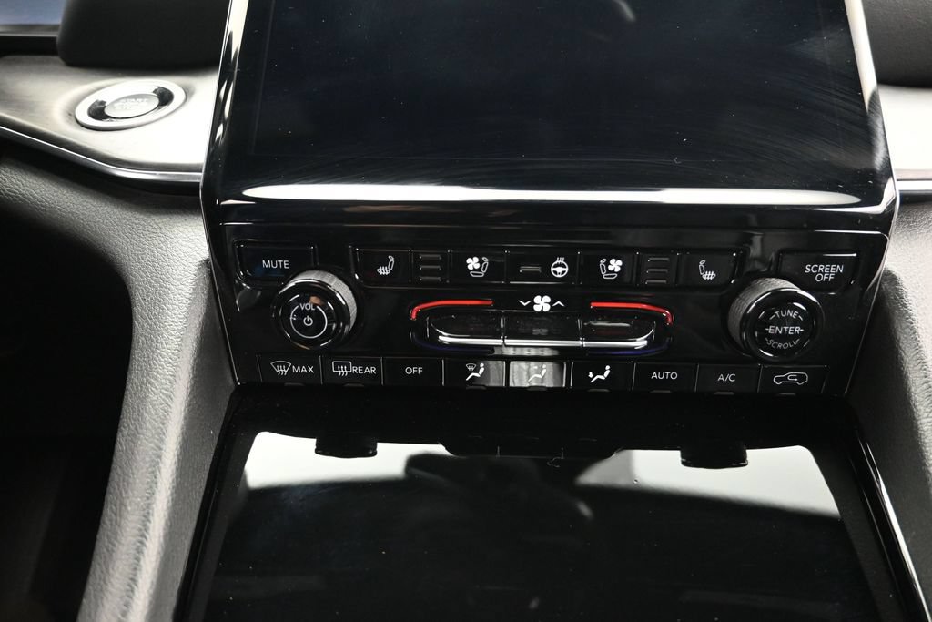 Used 2023 Jeep Grand Cherokee Overland w/ Luxury Tech Group IV RWD image 15