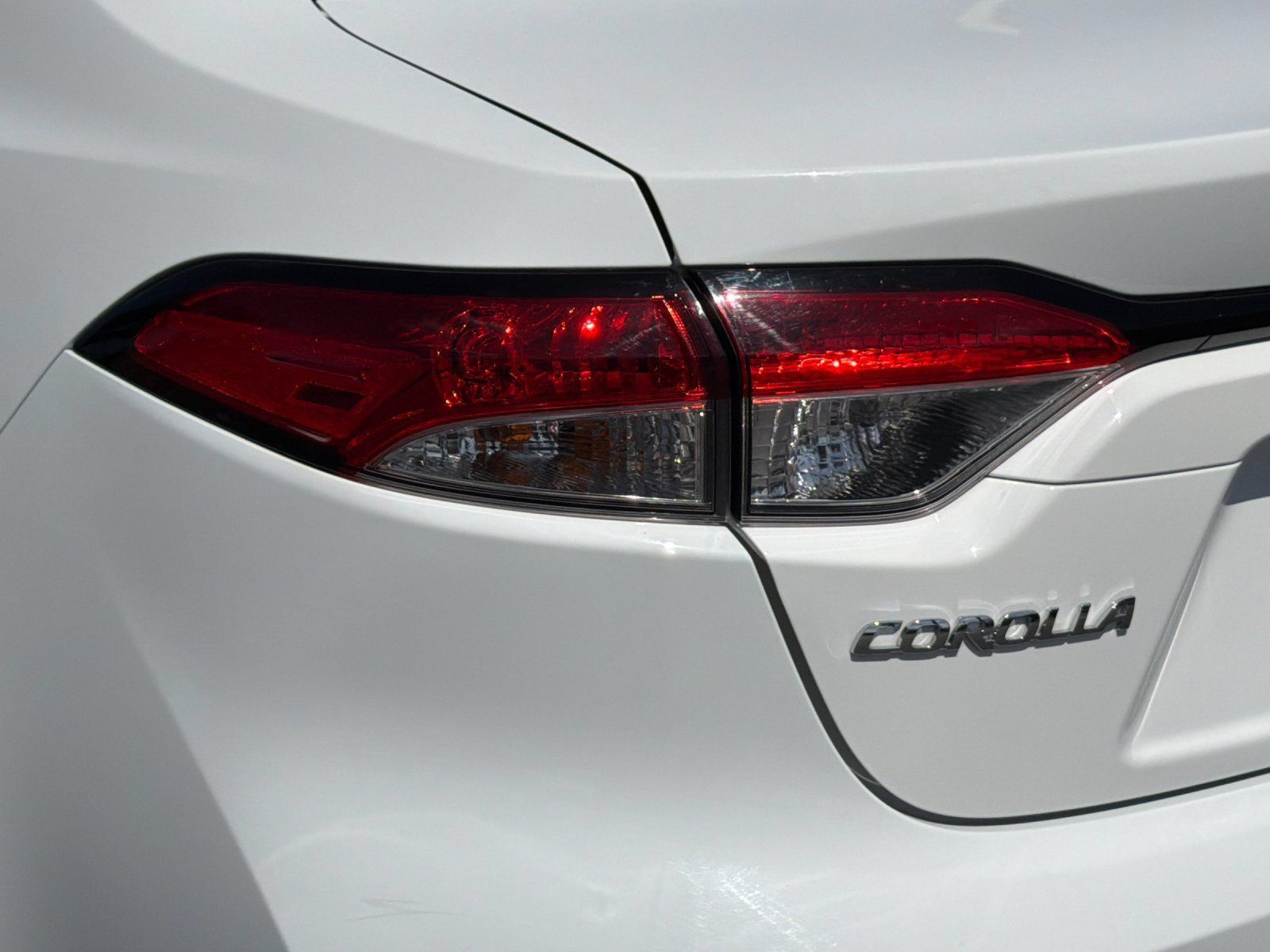 Used 2025 Toyota Corolla LE FWD image 22
