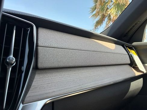 New 2026 Volvo XC90 B6 Plus w/ Protection Package Premier AWD/4WD image 20