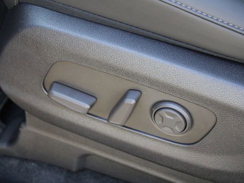 New 2026 Kia Carnival EX FWD image 30