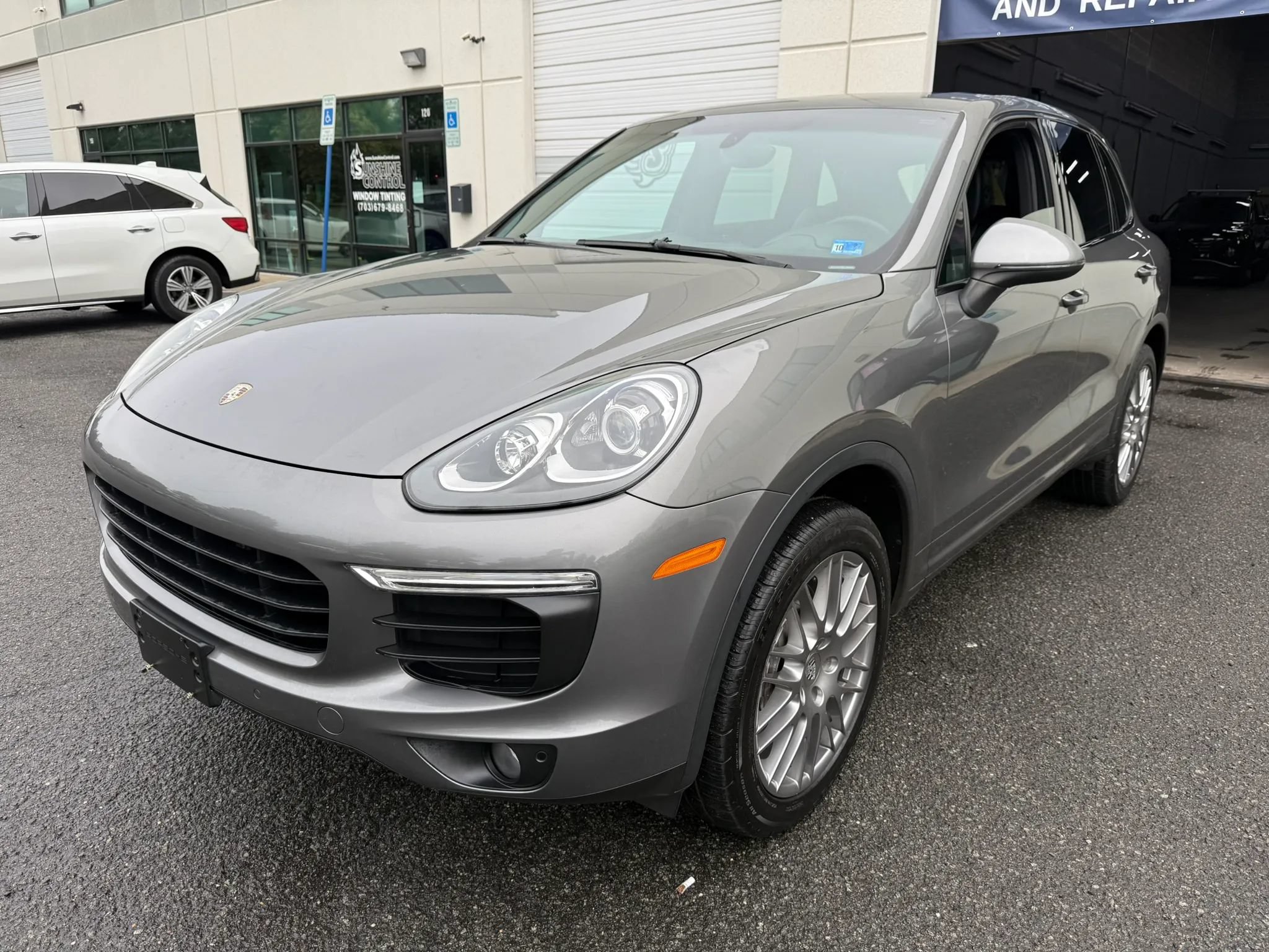 Used 2016 Porsche Cayenne AWD/4WD image 5